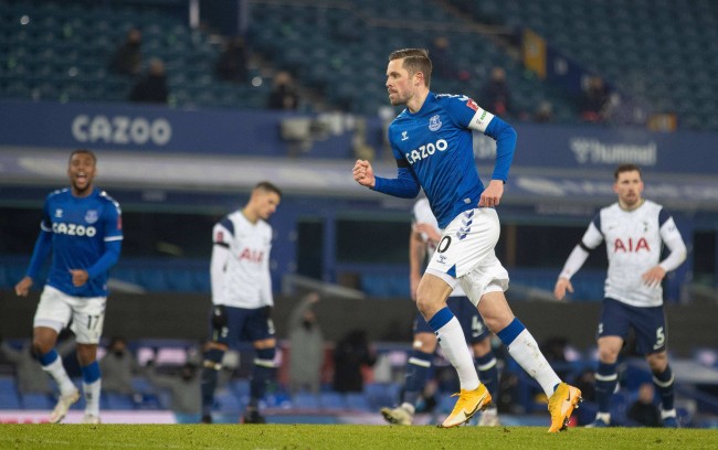 两支截然不 两支截然不